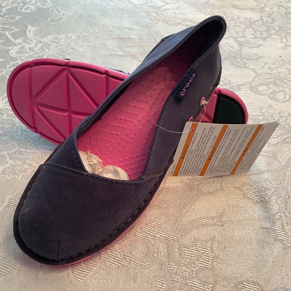 GIRLS PINK/NAVY SLIP-ON CROCS SIZE J3 NEW WITH TAGS